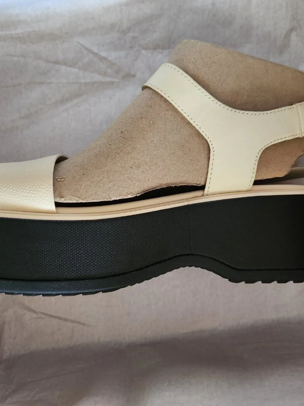 Sorel Dayspring Leather Honey White Platform Sandals. NIB. Size 10